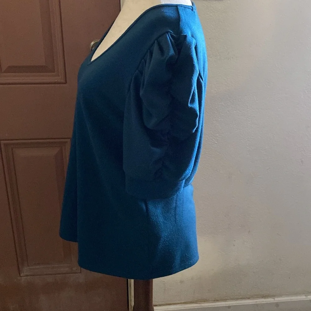 Ruffles🌬️🌫️🪽On Edges Top - Picture 6 of 17